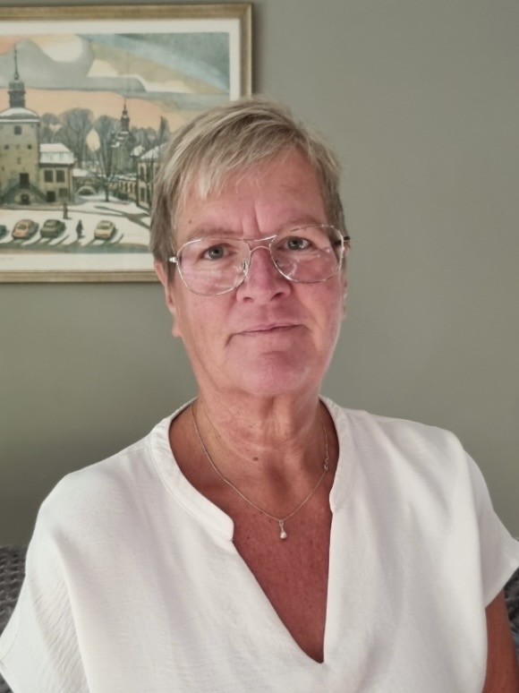 Lotta Hovlund Lindgren, Undersköterska